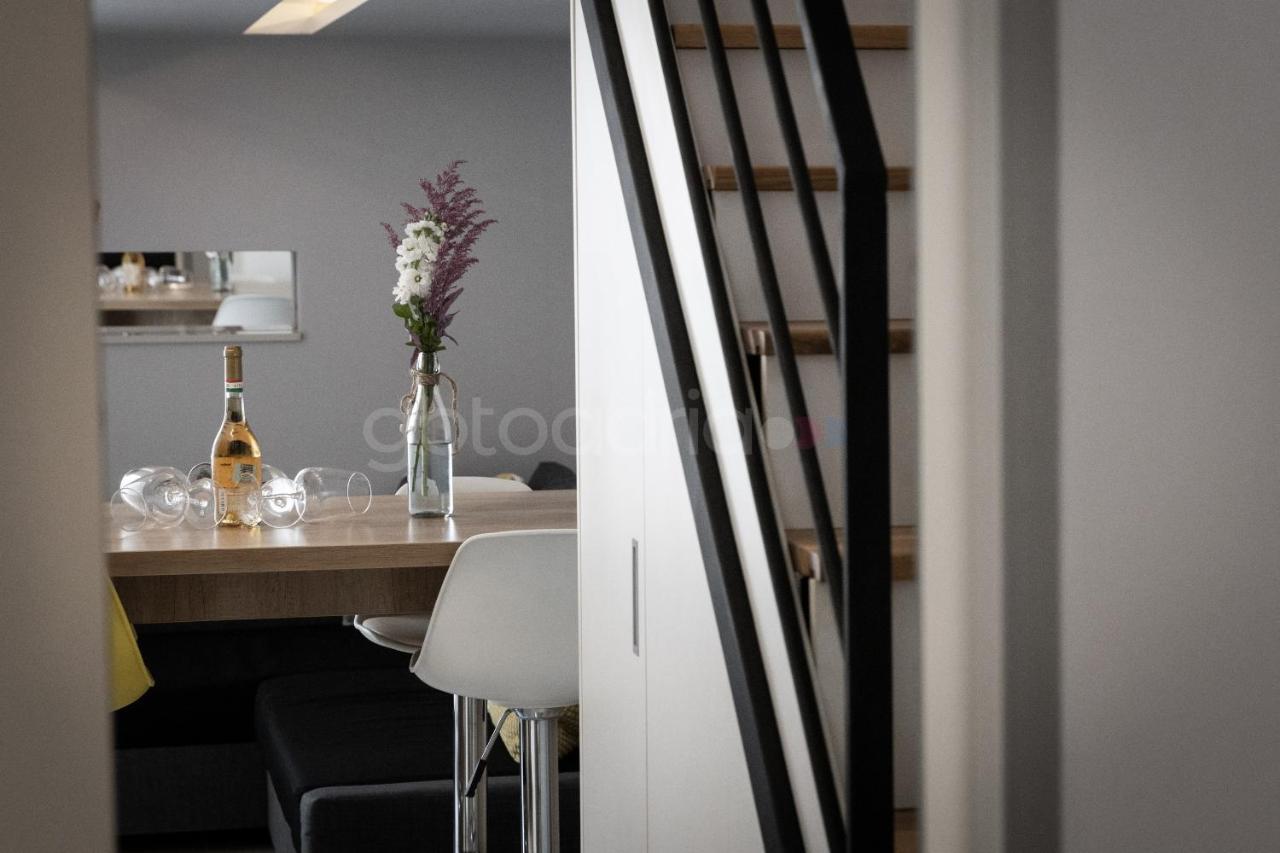 Modern Duplex Studio Tommy Makarska Luaran gambar