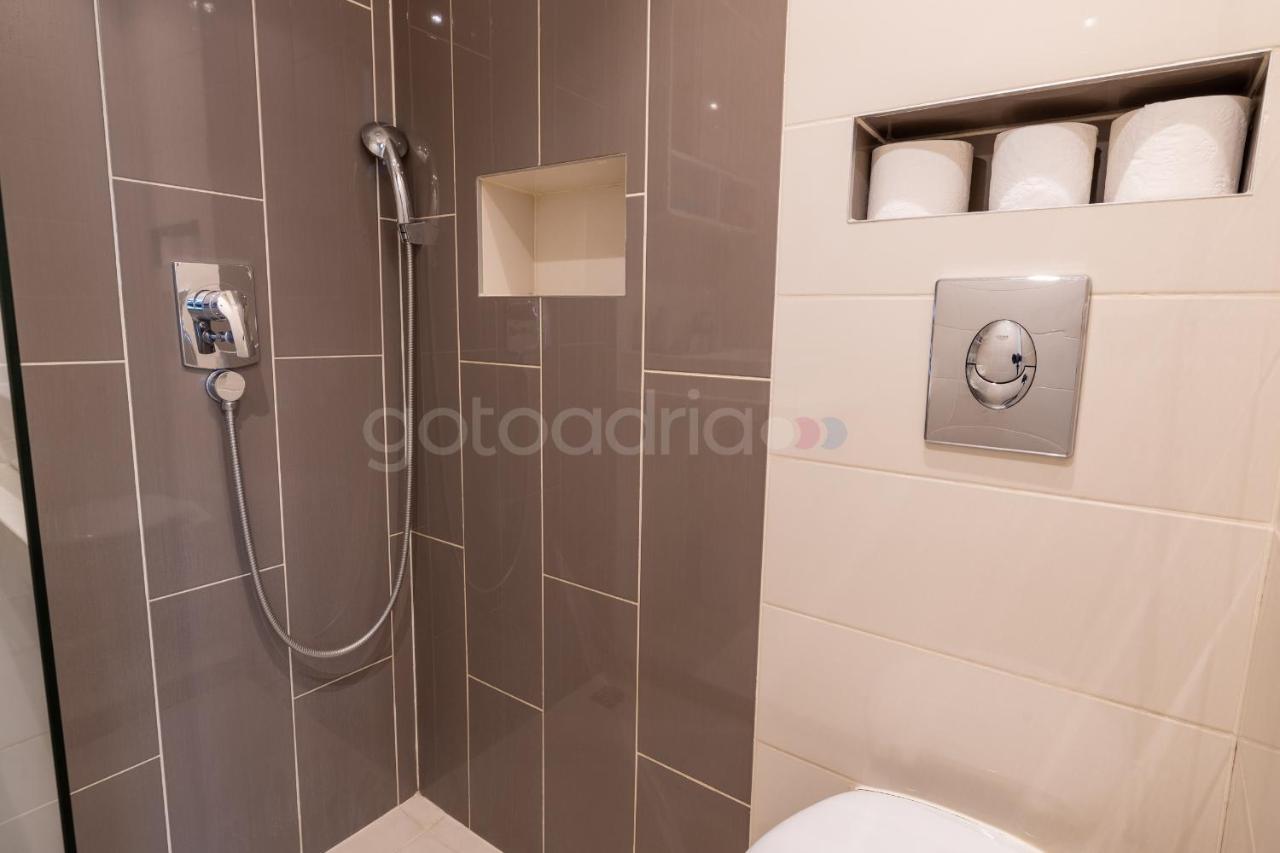 Modern Duplex Studio Tommy Makarska Luaran gambar